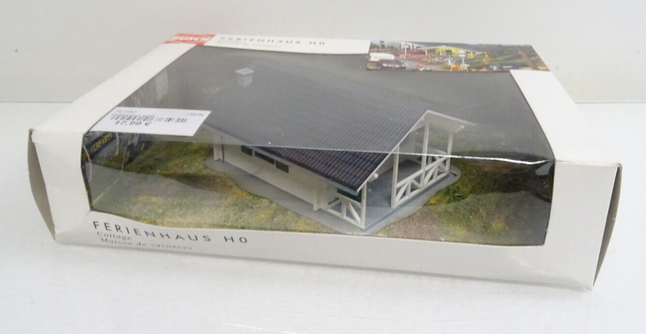 Busch H0 1082 Fertigmodell Ferienhaus weiß neuwertig in OVP LE4446