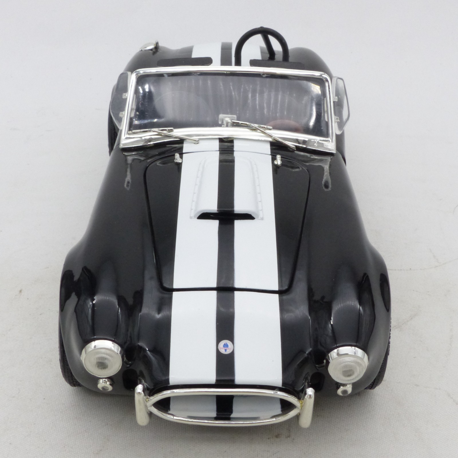 ERTL 1:18 Shelby Cobra 427 S/C schwarz/weiß in Tüte siehe Bilder o. EX8417