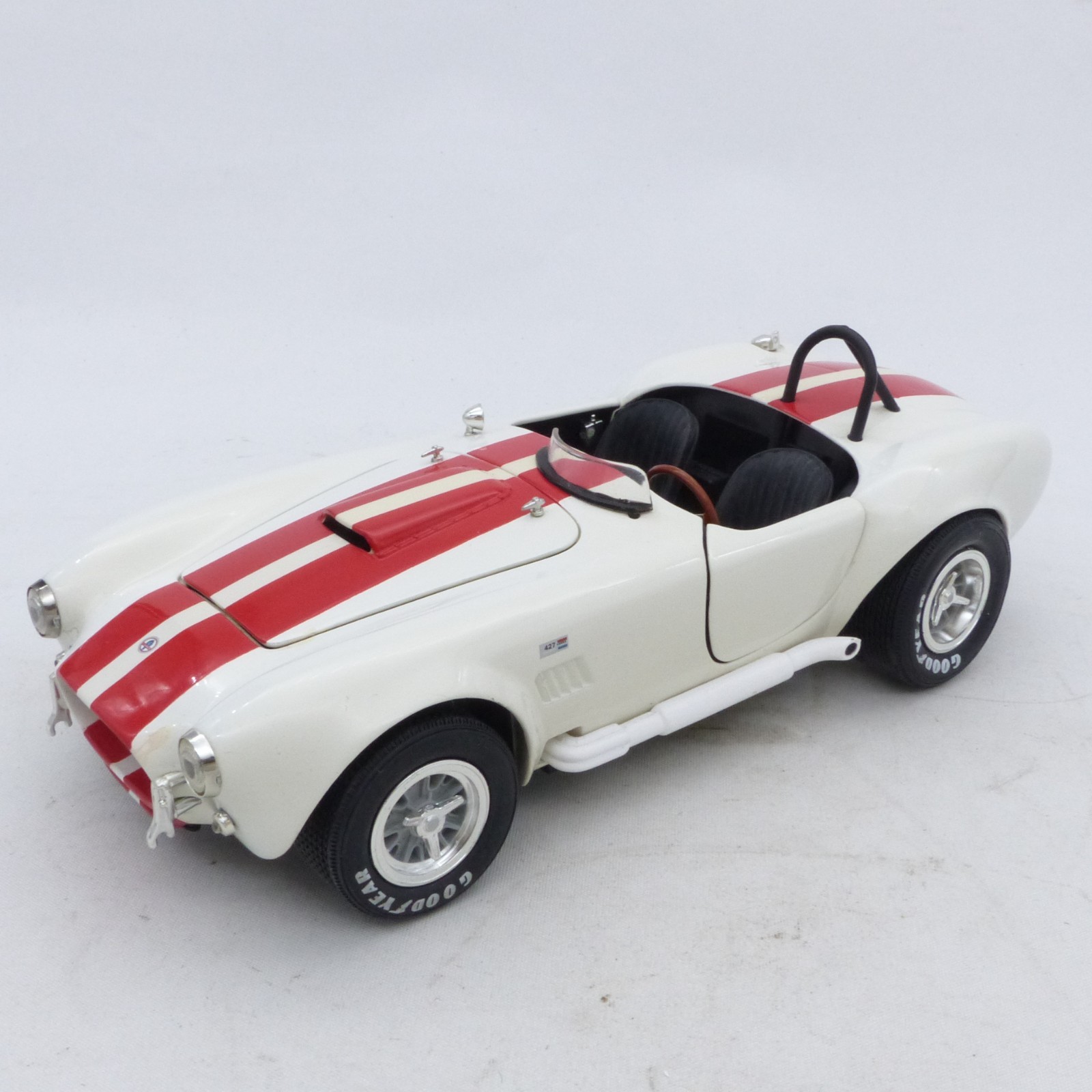 ERTL 1:18 Shelby Cobra 427 S/C weiß/rot in Tüte siehe Bilder o. EX8431 – Bild 3