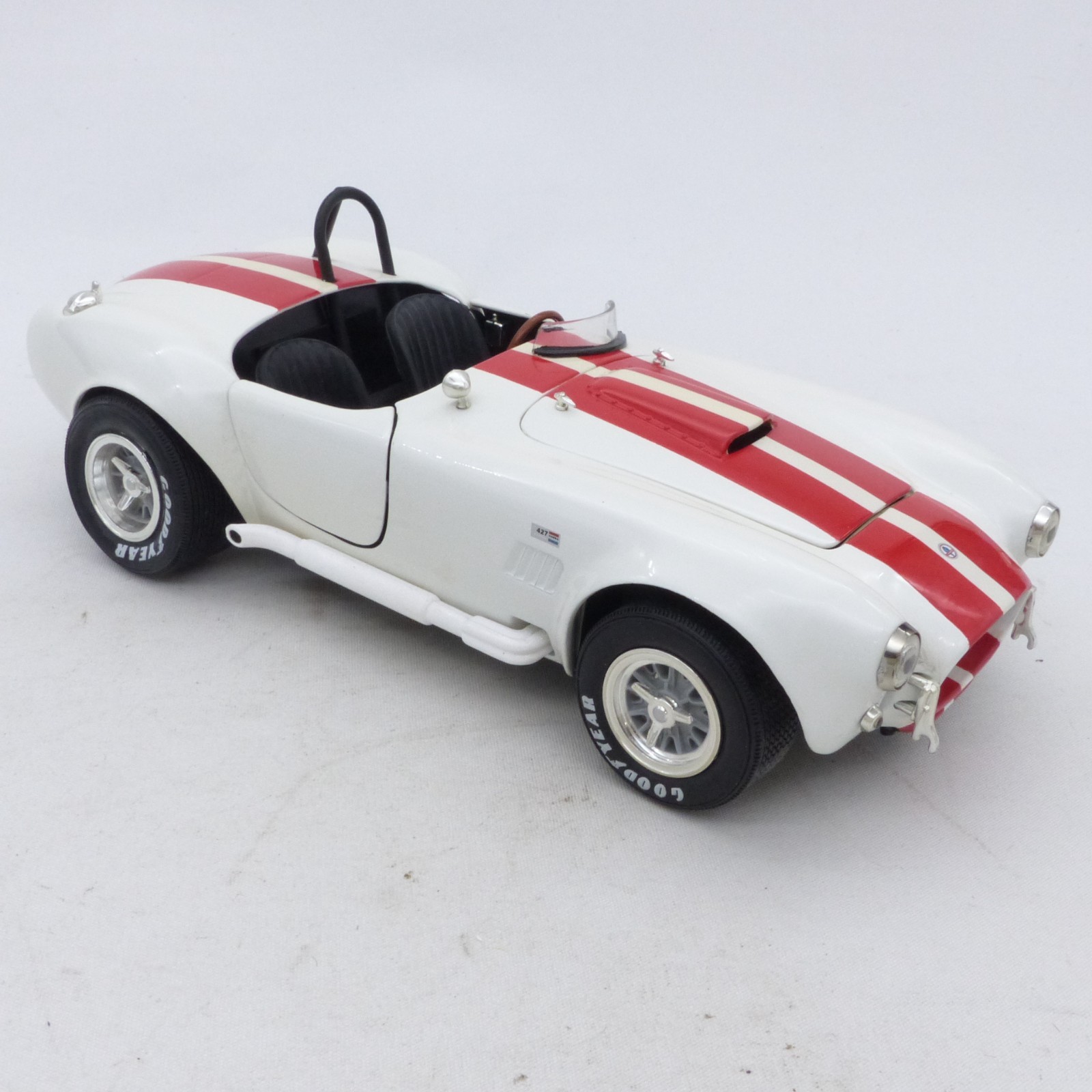 ERTL 1:18 Shelby Cobra 427 S/C weiß/rot in Tüte siehe Bilder o. EX8431 – Bild 7