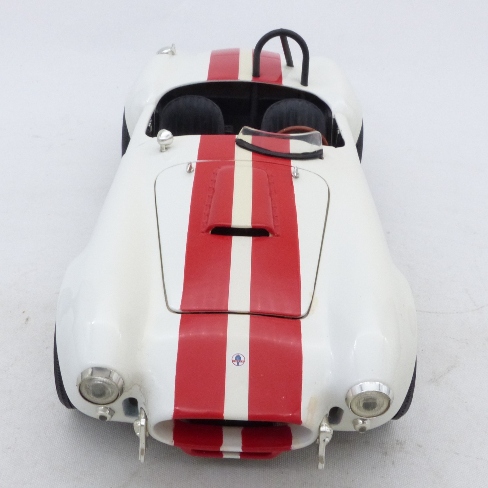 ERTL 1:18 Shelby Cobra 427 S/C weiß/rot in Tüte siehe Bilder o. EX8431