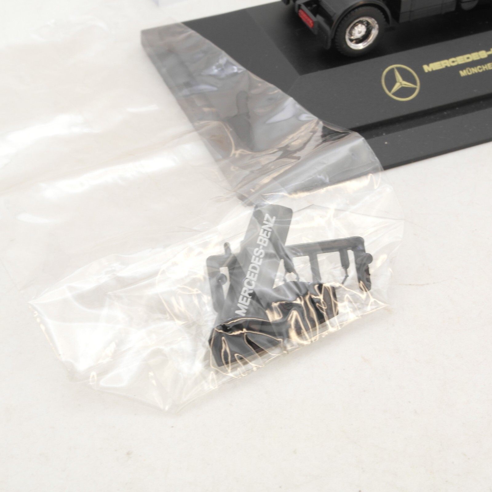 Herpa 1:87 MB 1748 Zugmaschine Mercedes Benz München in OVP RG6457 – Bild 4