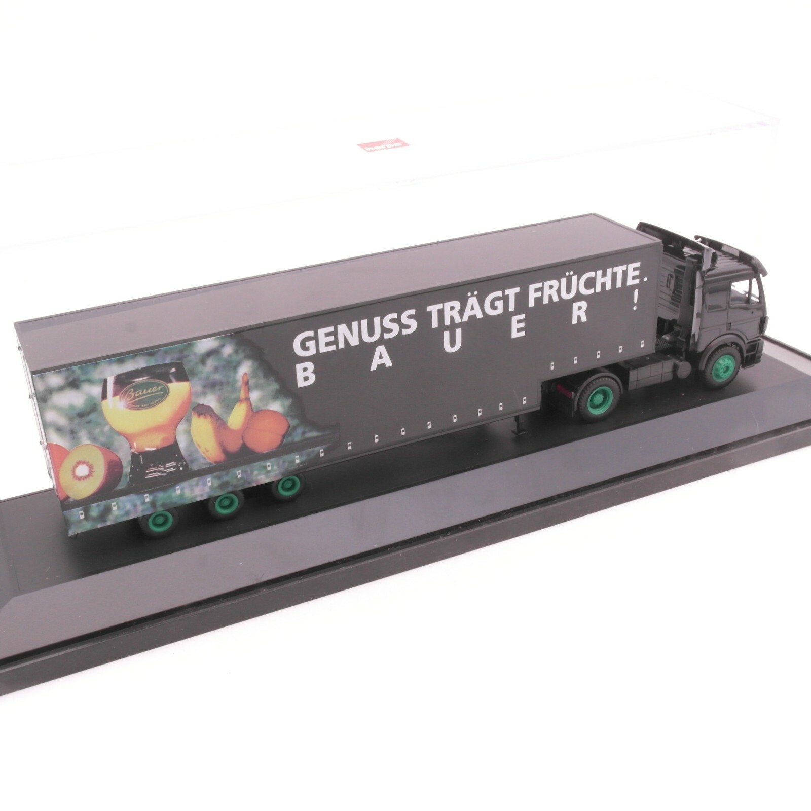 Herpa 1:87 MB SK Jumbogardinenplanensattelzug Genuss in PC Box RT8525 – Bild 3