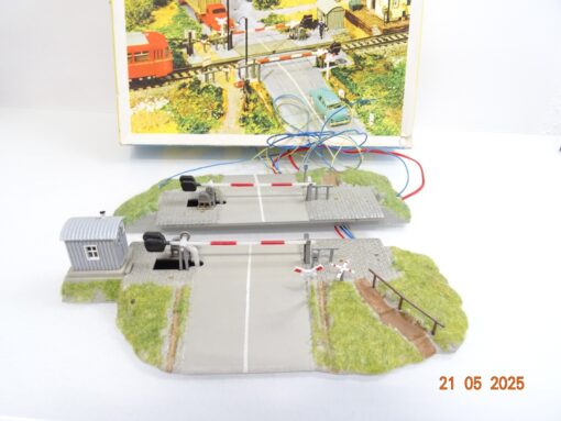 Kibri H0 2520 elektromagnetischer Bahnübergang siehe Foto in OVP CK8394 – Bild 5