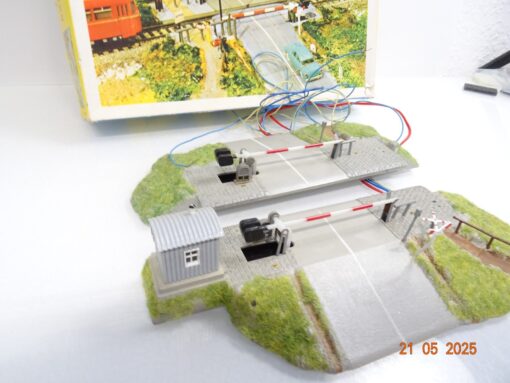 Kibri H0 2520 elektromagnetischer Bahnübergang siehe Foto in OVP CK8394 – Bild 6