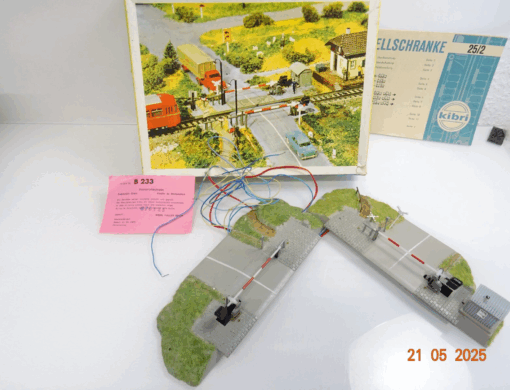 Kibri H0 2520 elektromagnetischer Bahnübergang siehe Foto in OVP CK8394