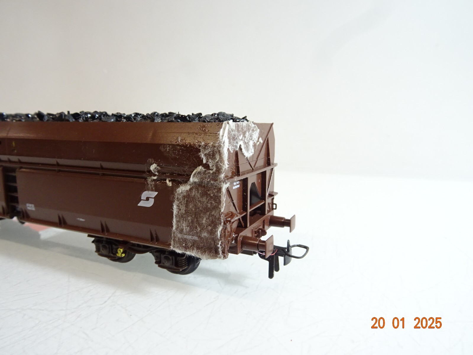 Klein Modellbahn H0 3581 AC Hochbordwagen mit Koksladung der ÖBB in OVP PR5401 – Bild 4