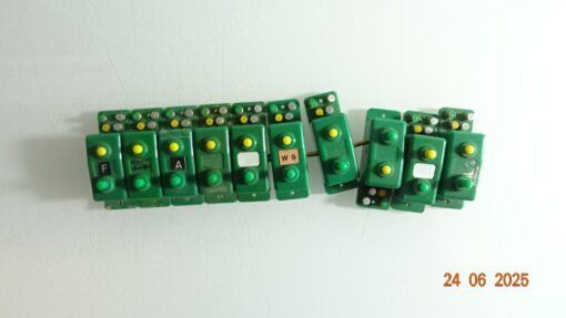 Konvolut Trix Express Weichen und Signalschalter 10tlg. siehe Foto CK8969 o.