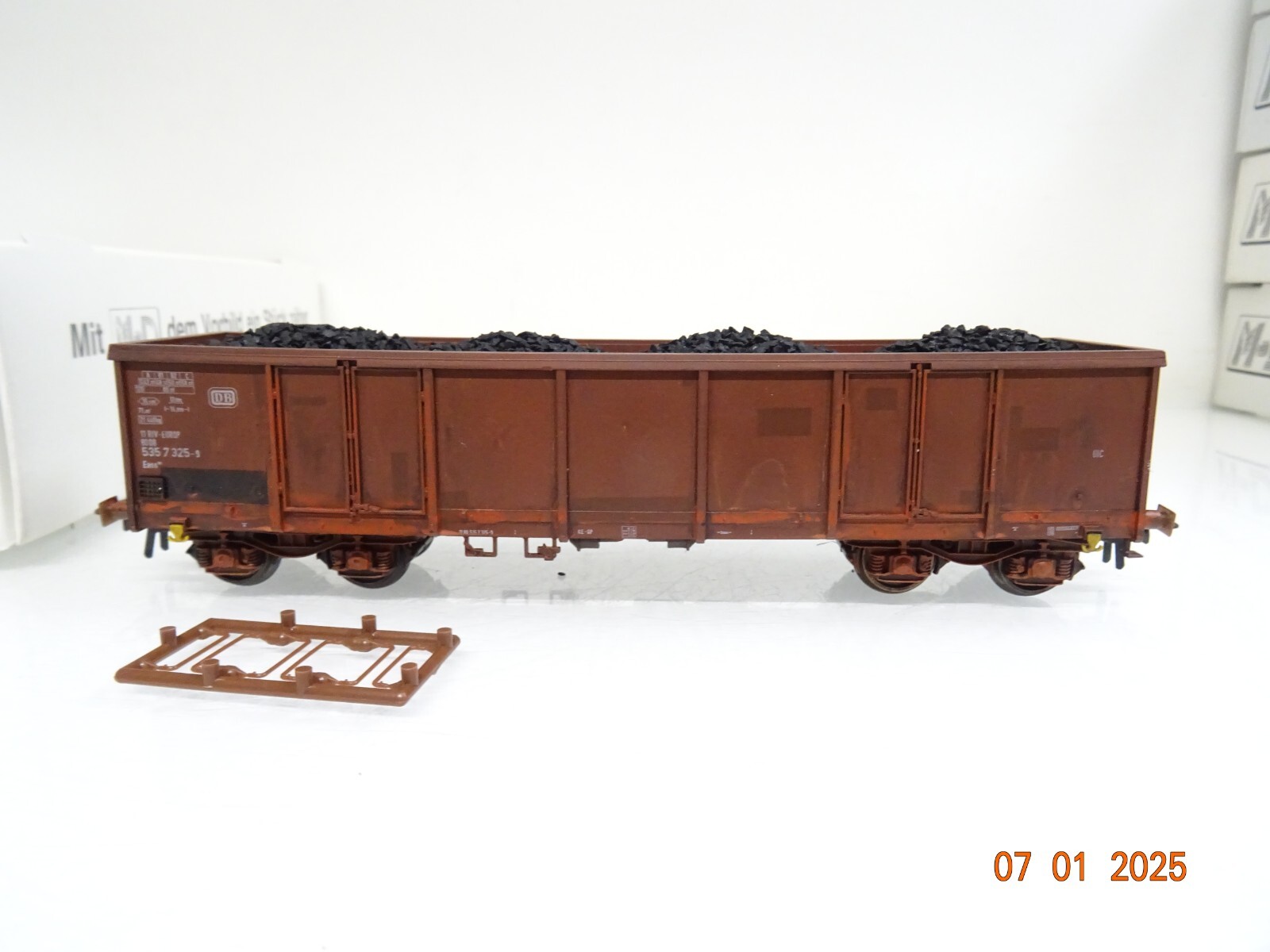 M+D H0 221 Hochbordwagen Eaos mit Kohle der DB in OVP PR5084 – Bild 3