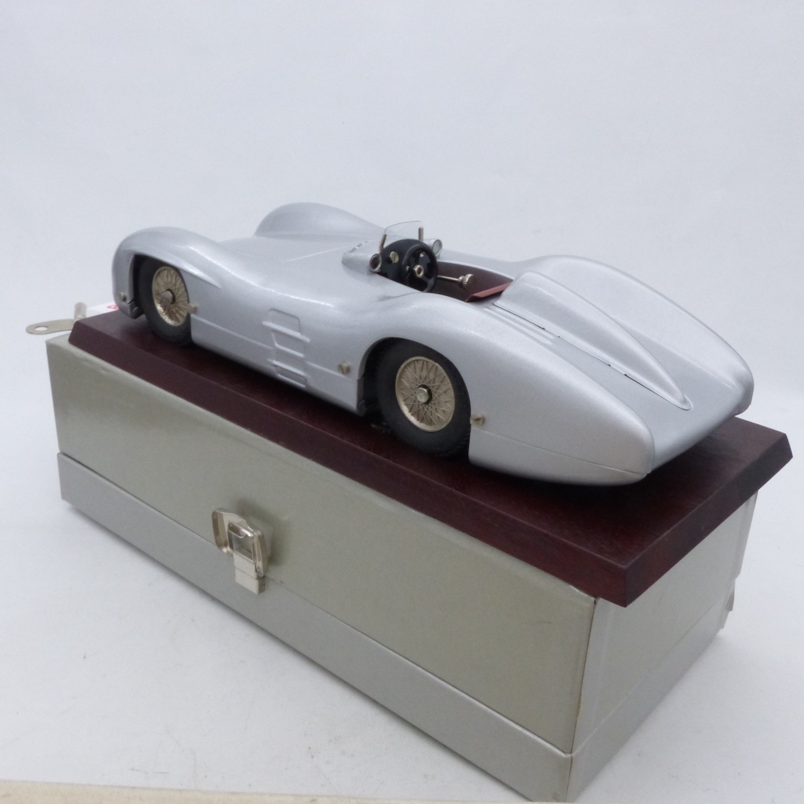 Märklin 1:16 Mercedes-Benz W196 R Rennwagen Silberpfeil in OVP EX8281 – Bild 4