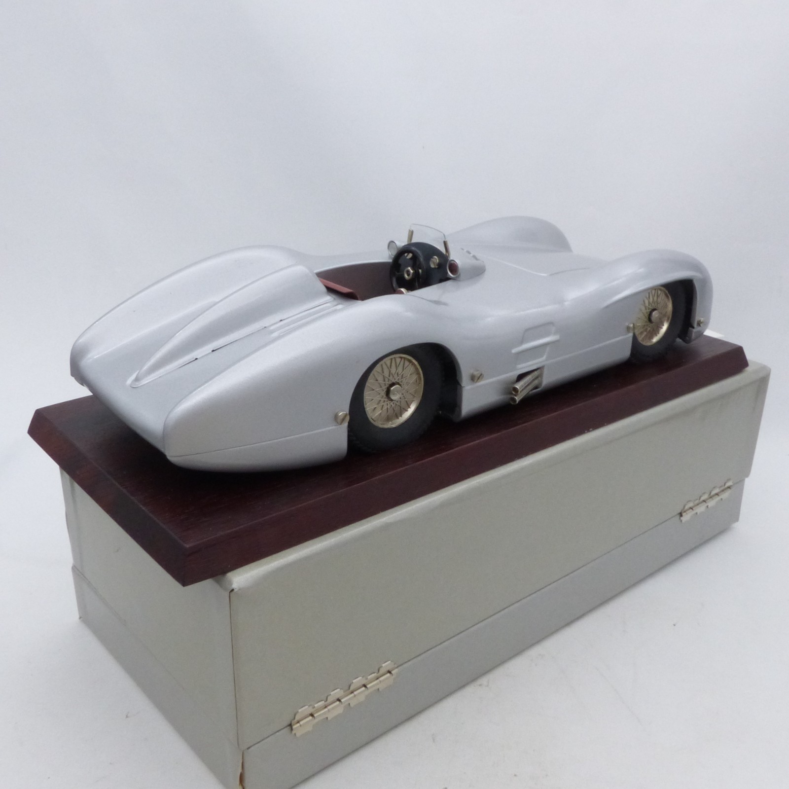 Märklin 1:16 Mercedes-Benz W196 R Rennwagen Silberpfeil in OVP EX8281 – Bild 6