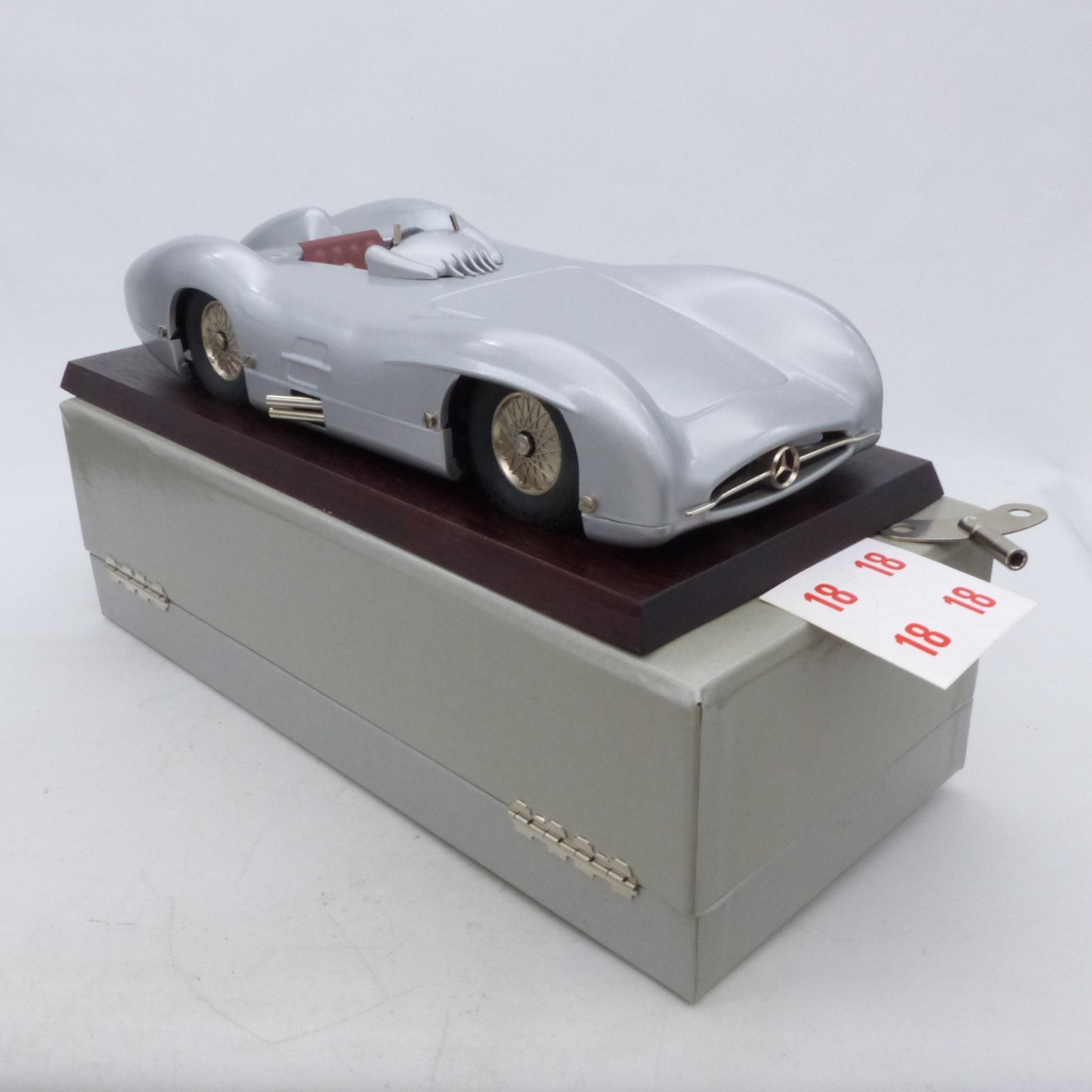 Märklin 1:16 Mercedes-Benz W196 R Rennwagen Silberpfeil in OVP EX8281 – Bild 7