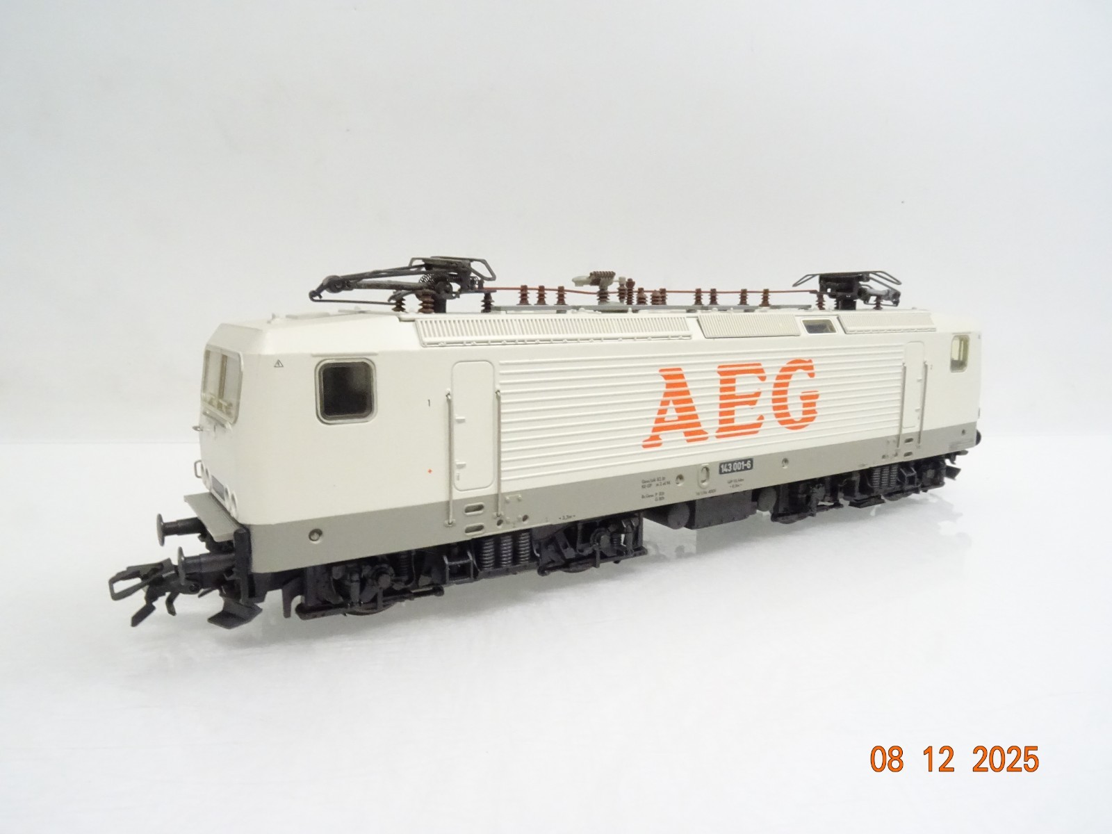Märklin H0 3441 E-Lok BR 143 001-6 AEG der DB Delta in OVP JL4917 – Bild 3