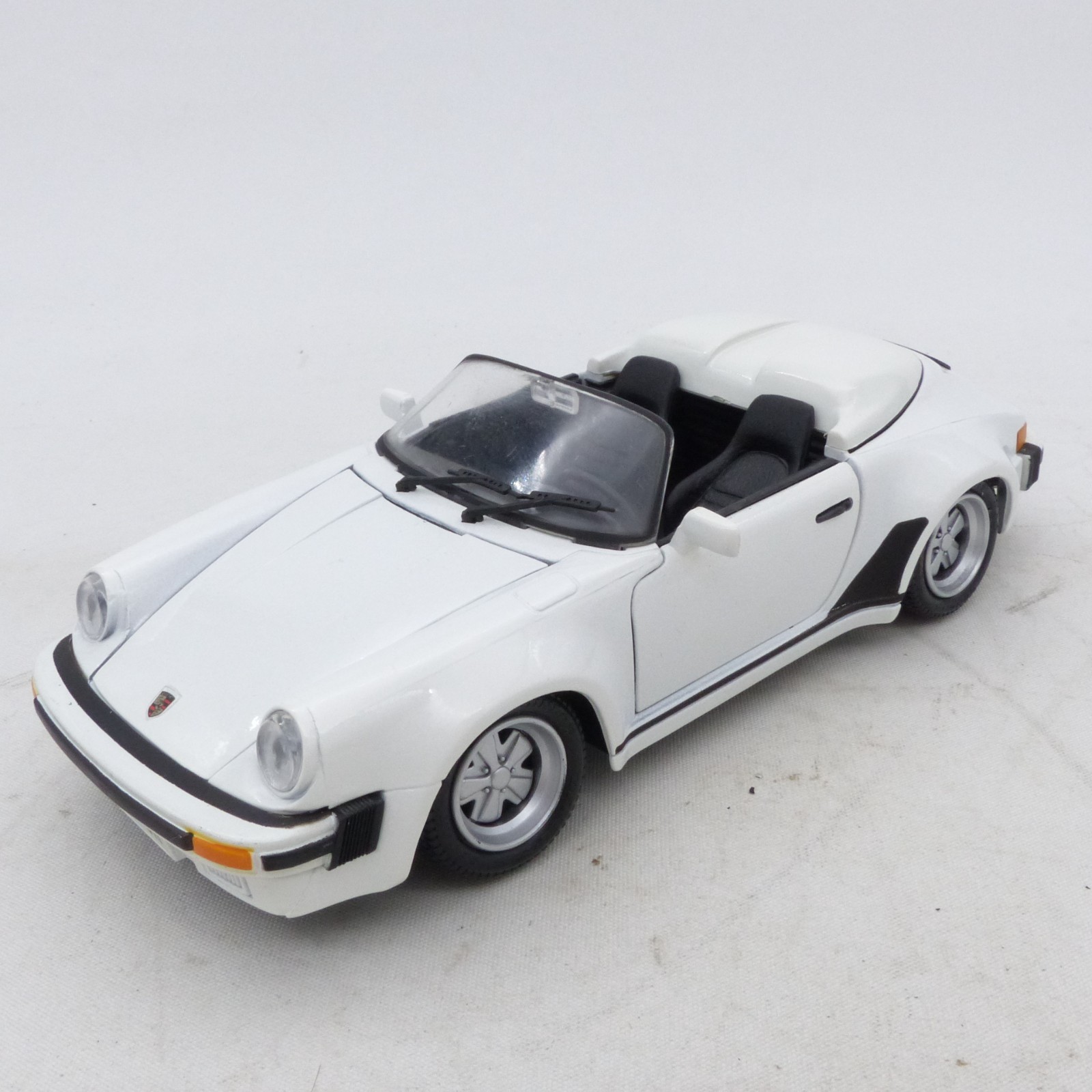 Maisto 1:24 31902 Porsche 911 Speedster (1989) weiß in Tüte o. EX8099