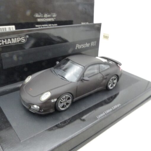 Minichamps 1:43 436069000 Porsche 911 (997 II) 2010 matt/grau in OVP EX7727