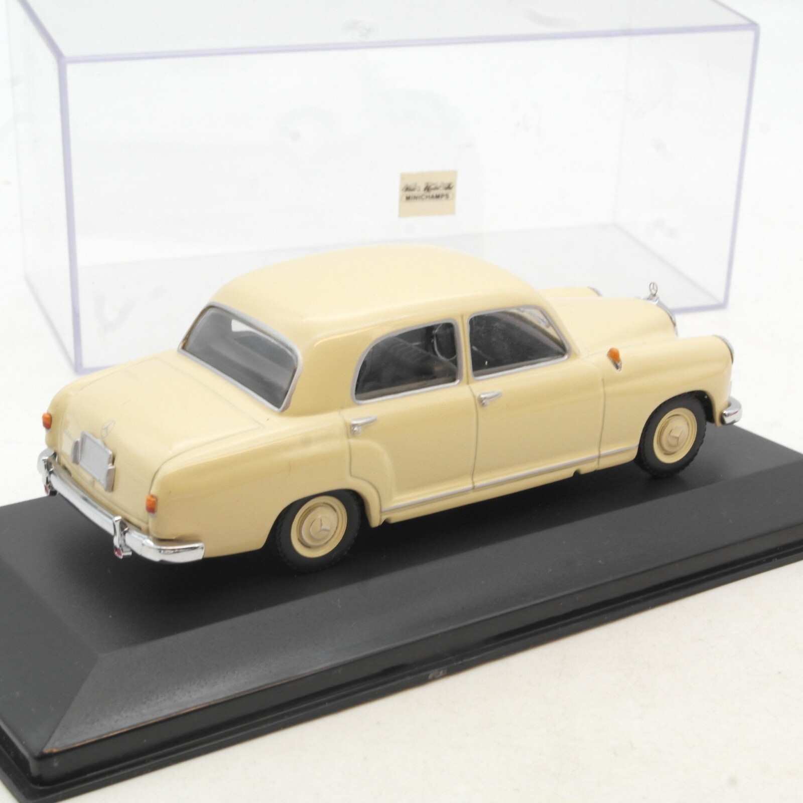 Minichamps 1:43 Mercedes 180 Elfenbein in PC Box RG2314 – Bild 3