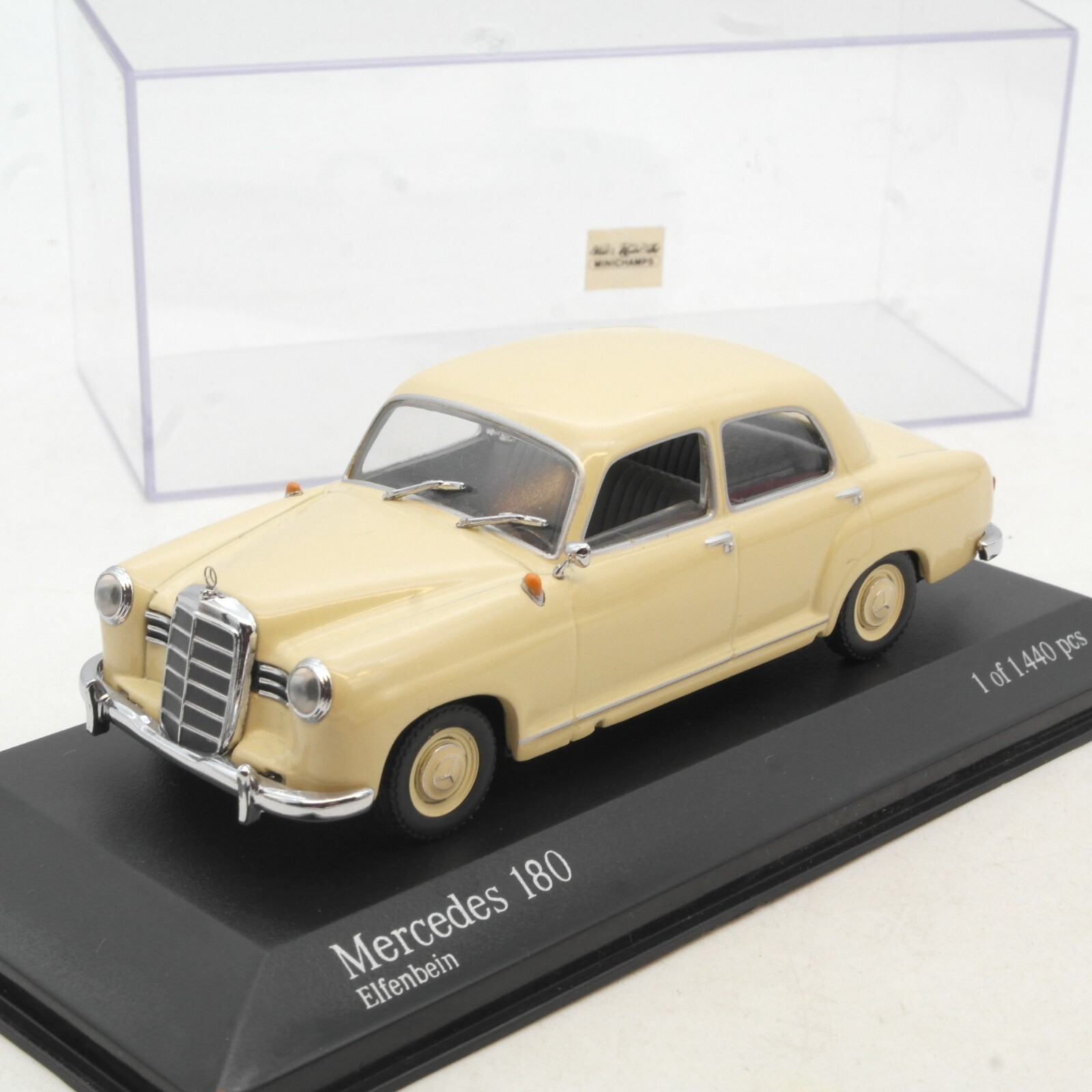 Minichamps 1:43 Mercedes 180 Elfenbein in PC Box RG2314