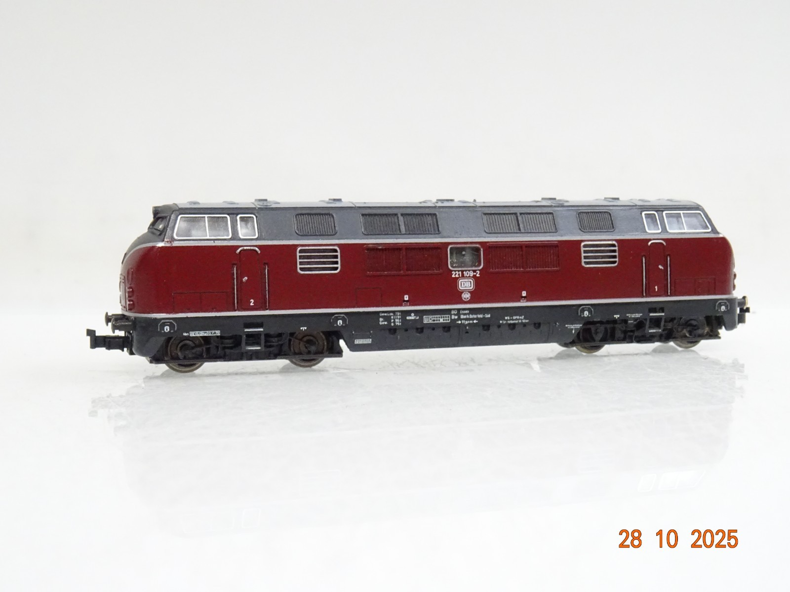 Minitrix N 2061 Diesellok BR 221 109-2 der DB JL3907 o. – Bild 3