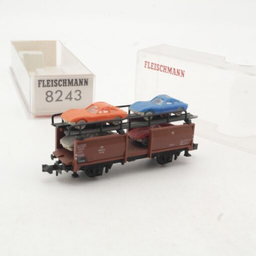 Minitrix N Autotransportwagen mit 4 PKW der DB in EVP RR40