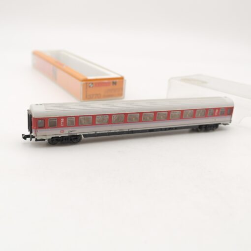 Minitrix N Personenwagen 2. Klasse 61 80 20-90 024-6 der DB in EVP RR2189