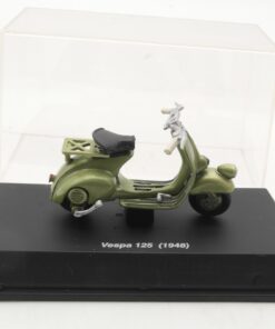 New Ray 1:32 Roller Vespa 125 (198) in PC Box RR1375