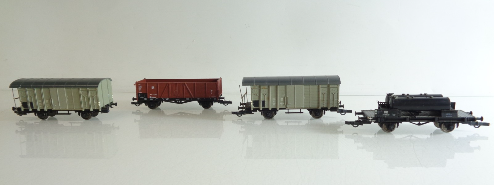 Piko H0 4 versch. Güterwagen der SBB/DR BH943 o.