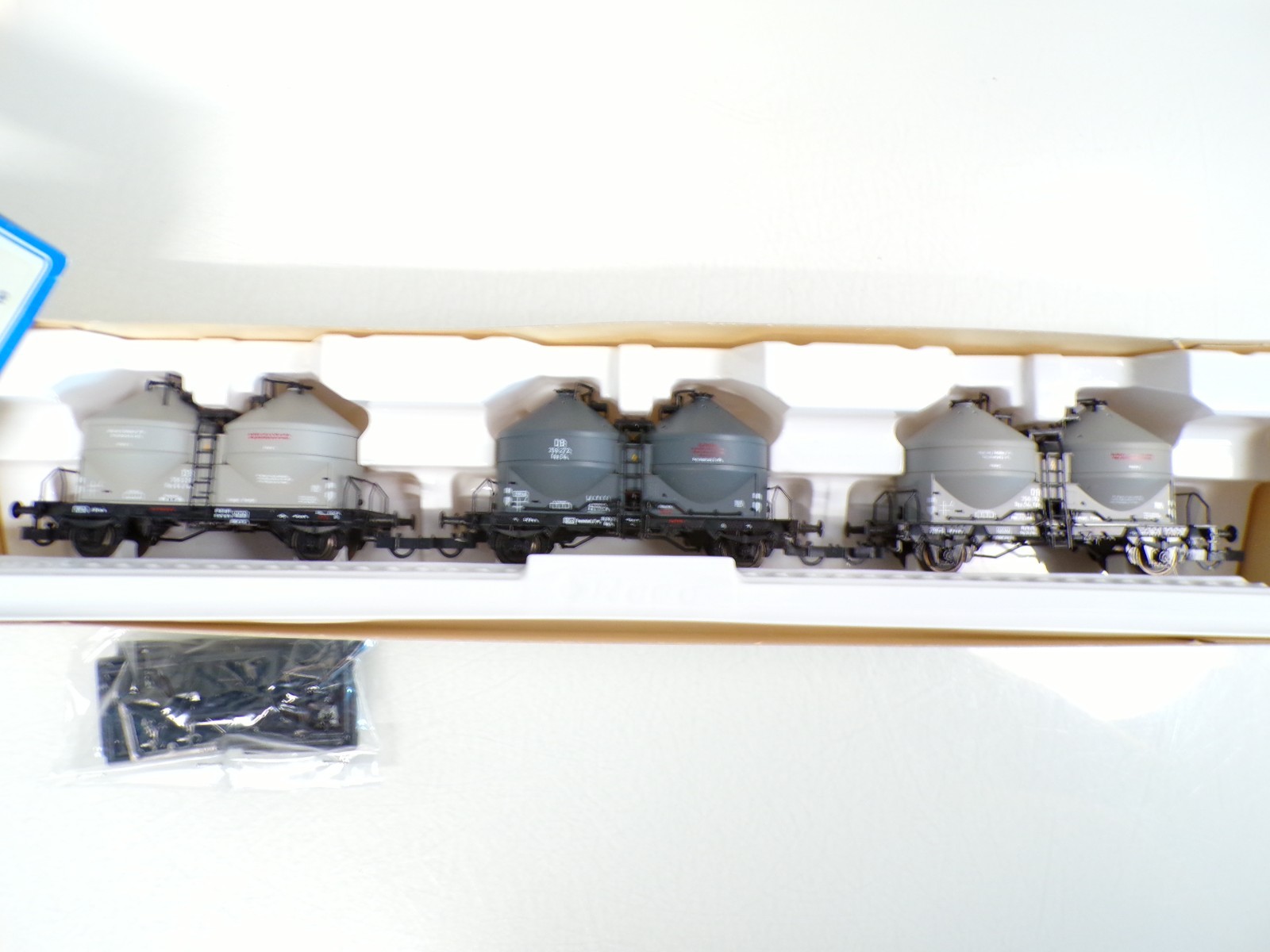 Roco H0 44015 Silowagen-Set 3 tlg. der DB in OVP BH1313 – Bild 3