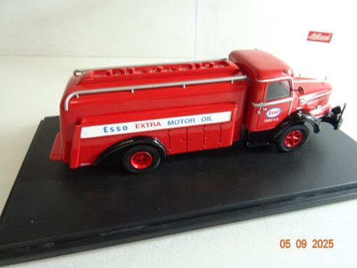 Schuco 1:43 Krupp-Titan SWL 80 Tankwagen Esso Oil in PC Box RR3254 – Bild 3