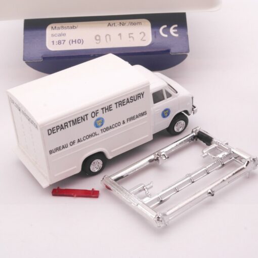 Trident 1:87 90152 Chevrolet Van Department of the Treasury in OVP EA7 – Bild 3