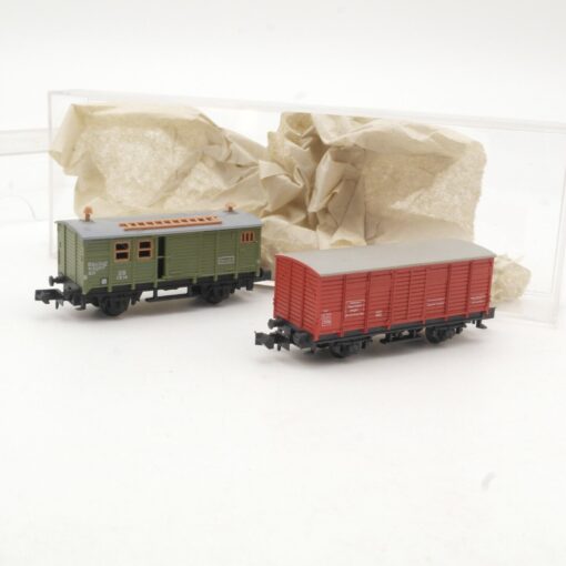 Arnold / Minitrix N Set gedeckte Güterwagen in EVP RR219