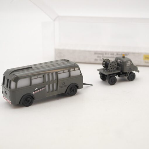 Brekina 1:87 018084 Unimog 411 Fernmeldedienst + Baubude in OVP QR2643 – Bild 3