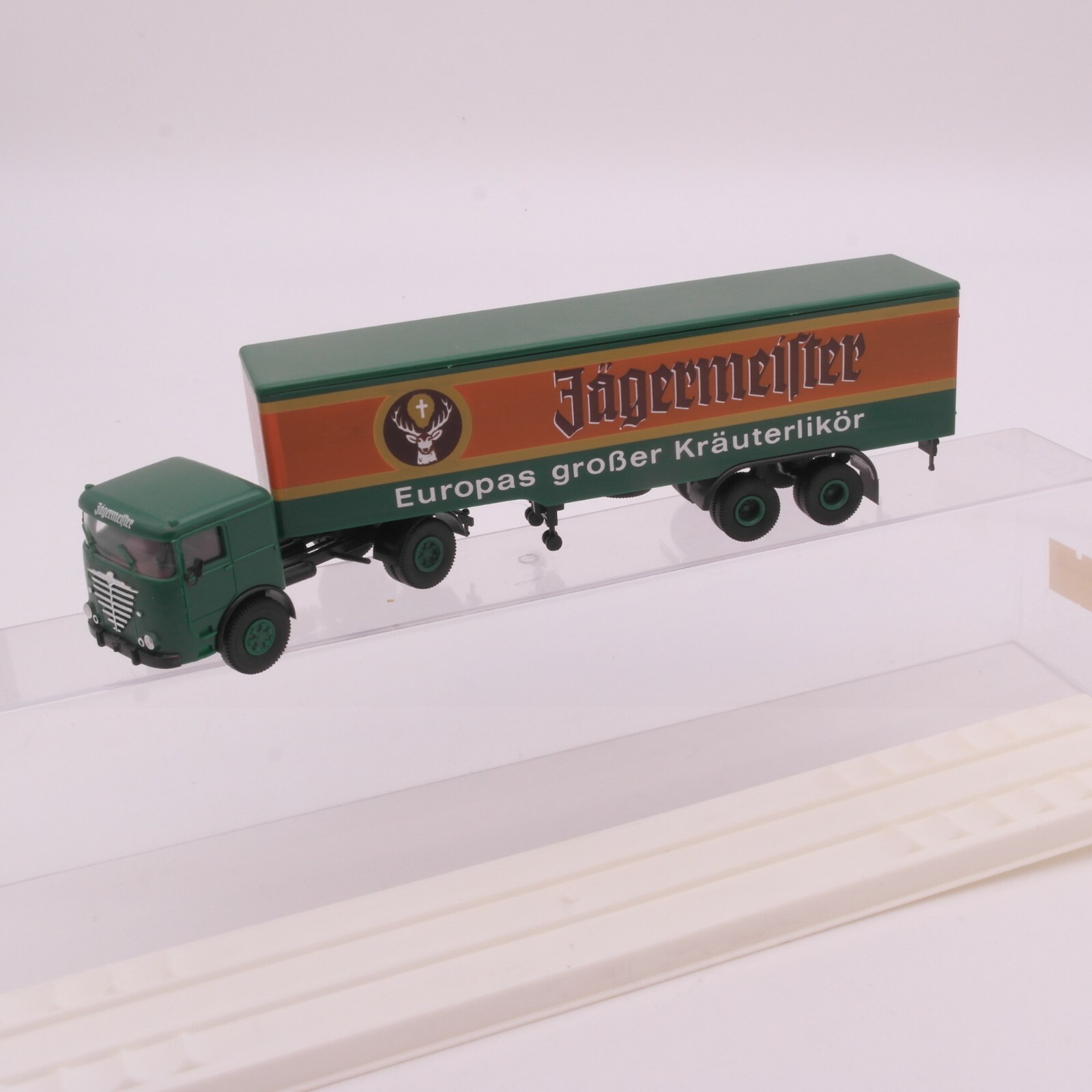 Brekina 1:87 Büssing LU11 Koffer-Sattelzug Jägermeister in EVP RT1748