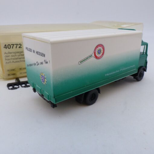 Busch 1:87 Nr.: 40772 Mercedes LP809 Koffer-LKW Polizeischule in OVP EA6548 – Bild 3