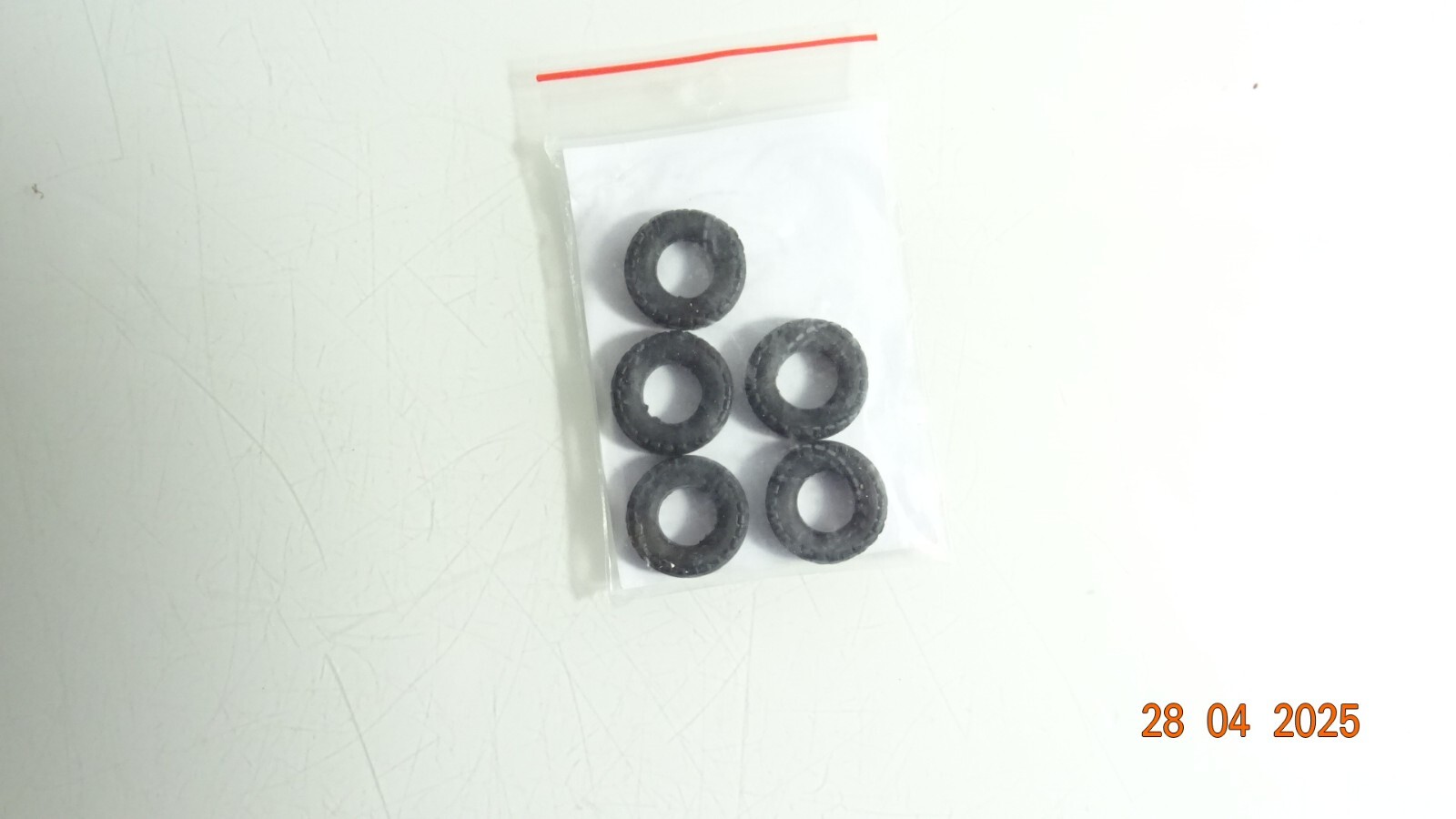 Fertigmodell Spur 1 Reifennachbildung 5Stück in OVP CK7889 – Bild 3