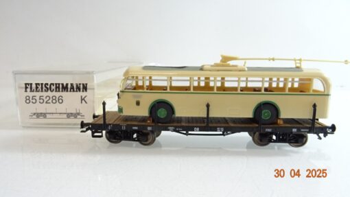 Fleischmann H0 855286 Flachwagen mit O Bus der DB in OVP PR7385