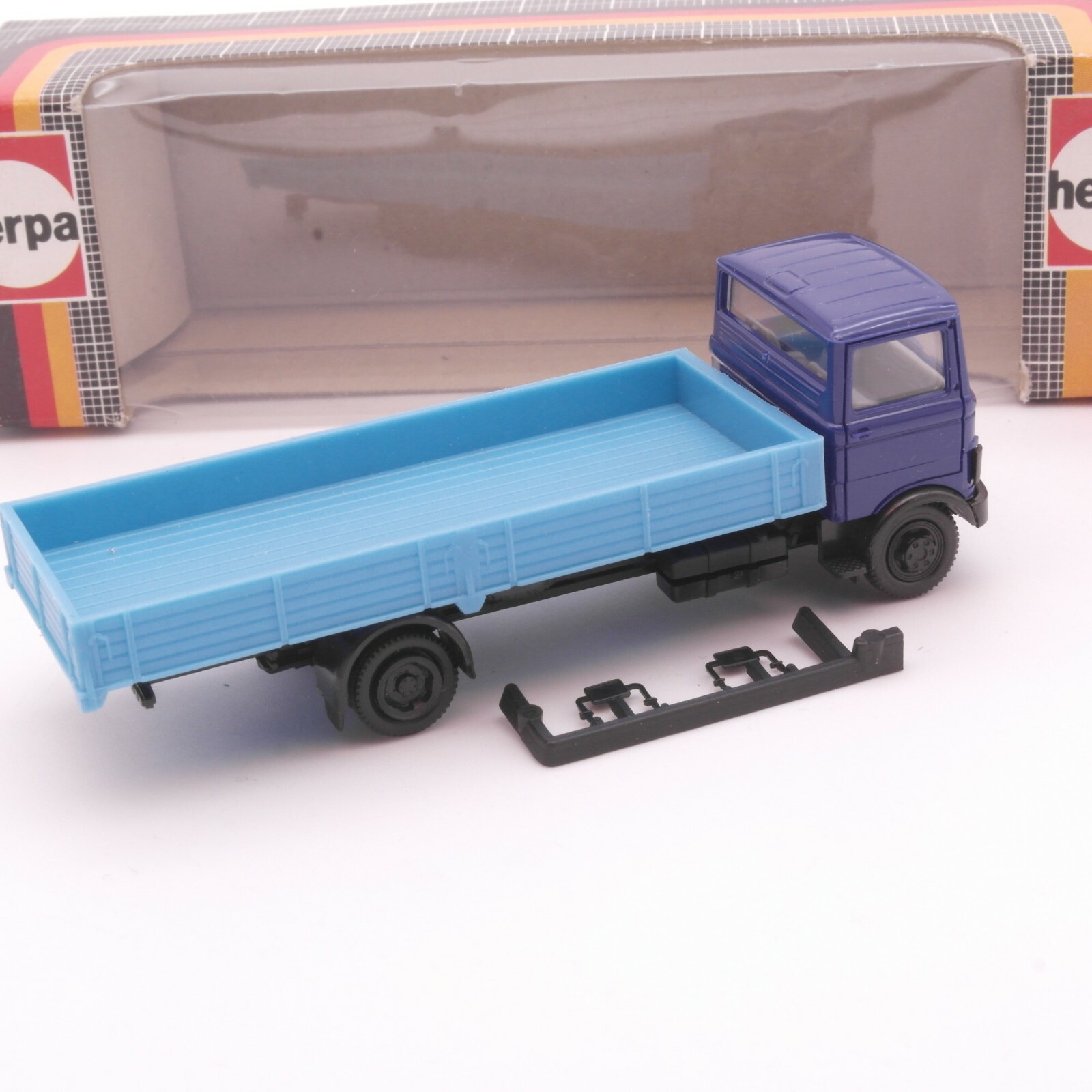 Herpa 1:87 814 293 Mercedes LP 813 Pritsche in OVP RT2876 – Bild 3