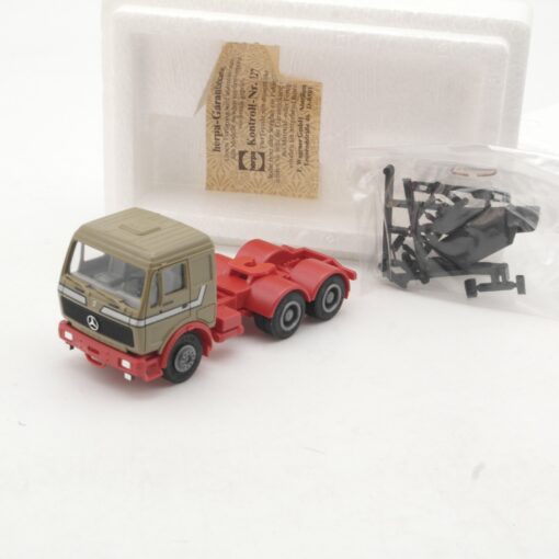 Herpa 1:87 Mercedes MB 2638 Zugmaschine in Box RR879