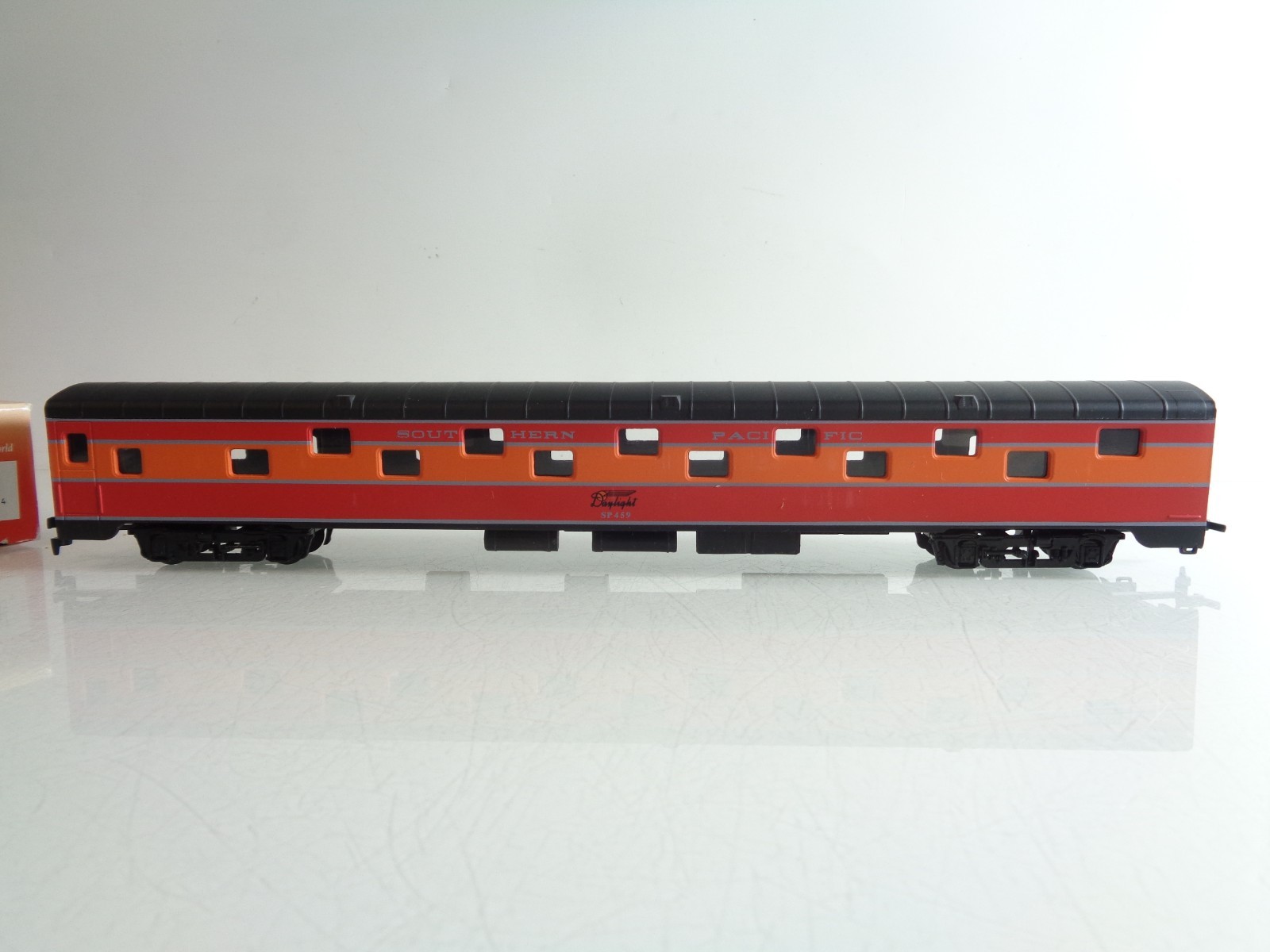 IHC H0 48256 Personenwagen Daylight der Southern Pacific in OVP BH919 – Bild 3
