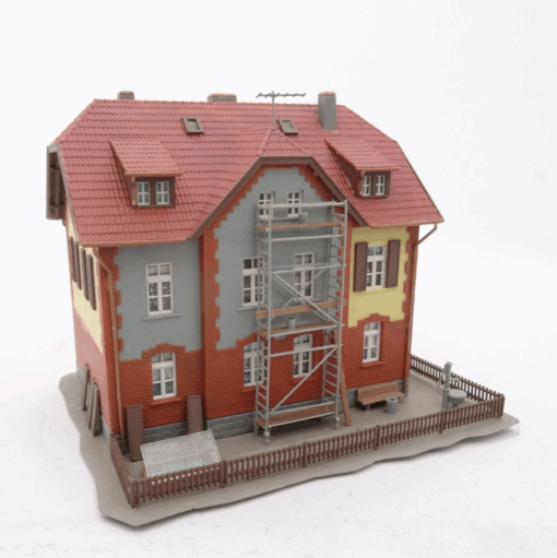 Kibri H0 Haus mit Gerüst ca 17 x 13 cm aus Anlagerückbau, siehe Bilder RR594 o.