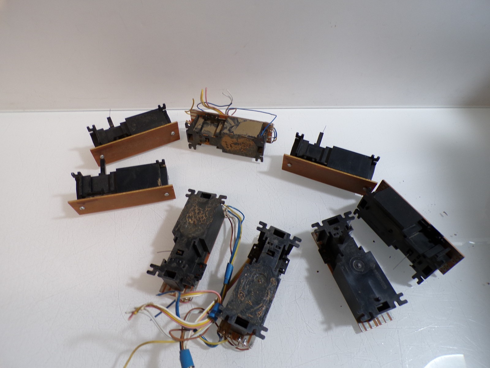 Konvolut Roco ? Unterflur Weichenantrieb 8 Stück siehe Foto PK3049