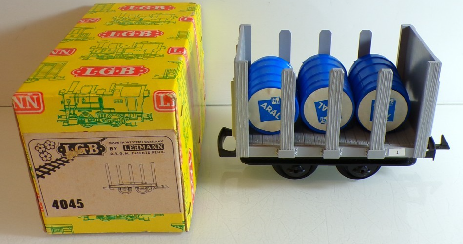LGB Spur G 4045 Flachwagen mit 3 Fässern siehe Foto in OVP PK2271
