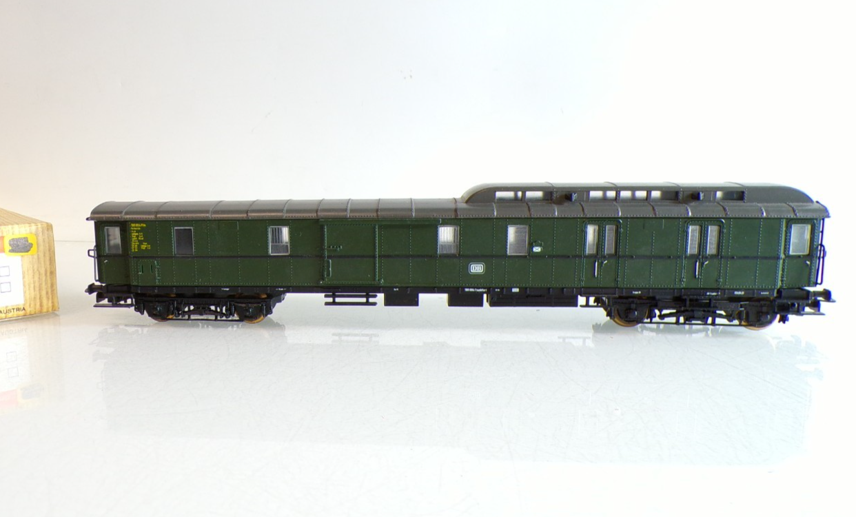 Liliput H0 AC Gepäckwagen der DB in EVP für Märklin BH1098