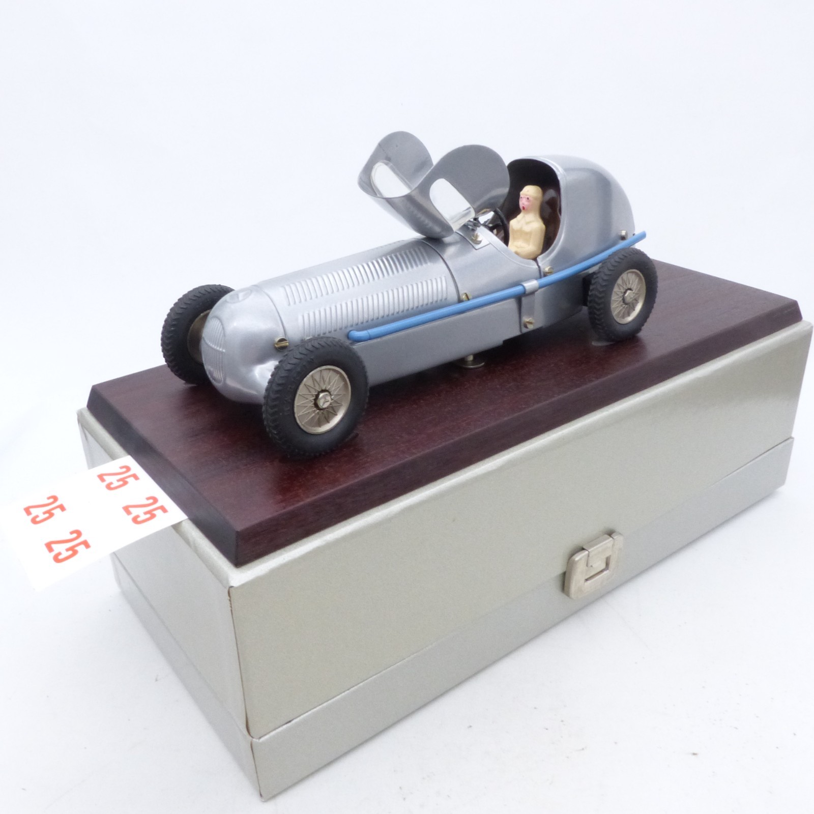 Märklin 1:16 1096 Mercedes-Benz W25 Rennwagen Silberpfeil in OVP EX8282 – Bild 3