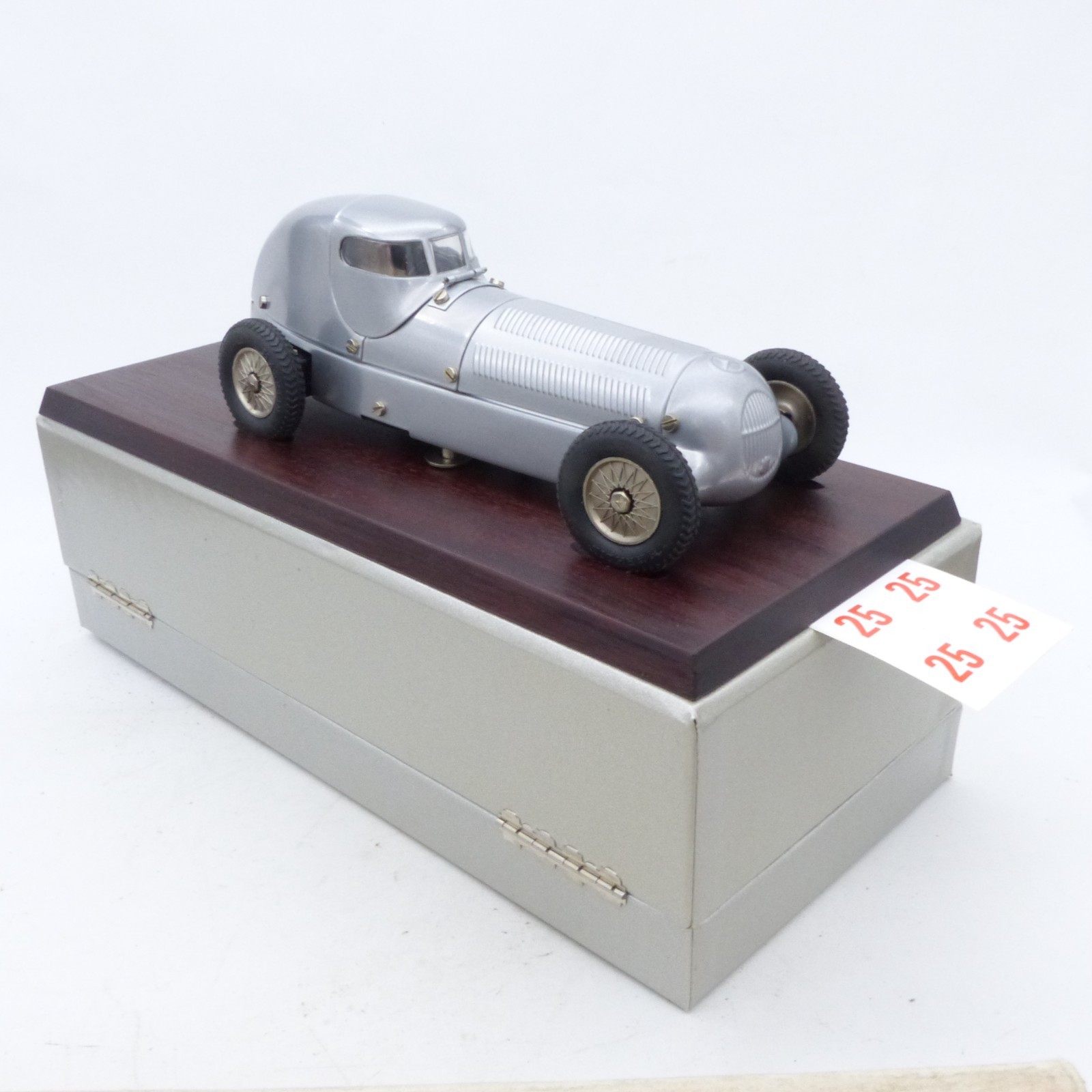 Märklin 1:16 1096 Mercedes-Benz W25 Rennwagen Silberpfeil in OVP EX8282 – Bild 7