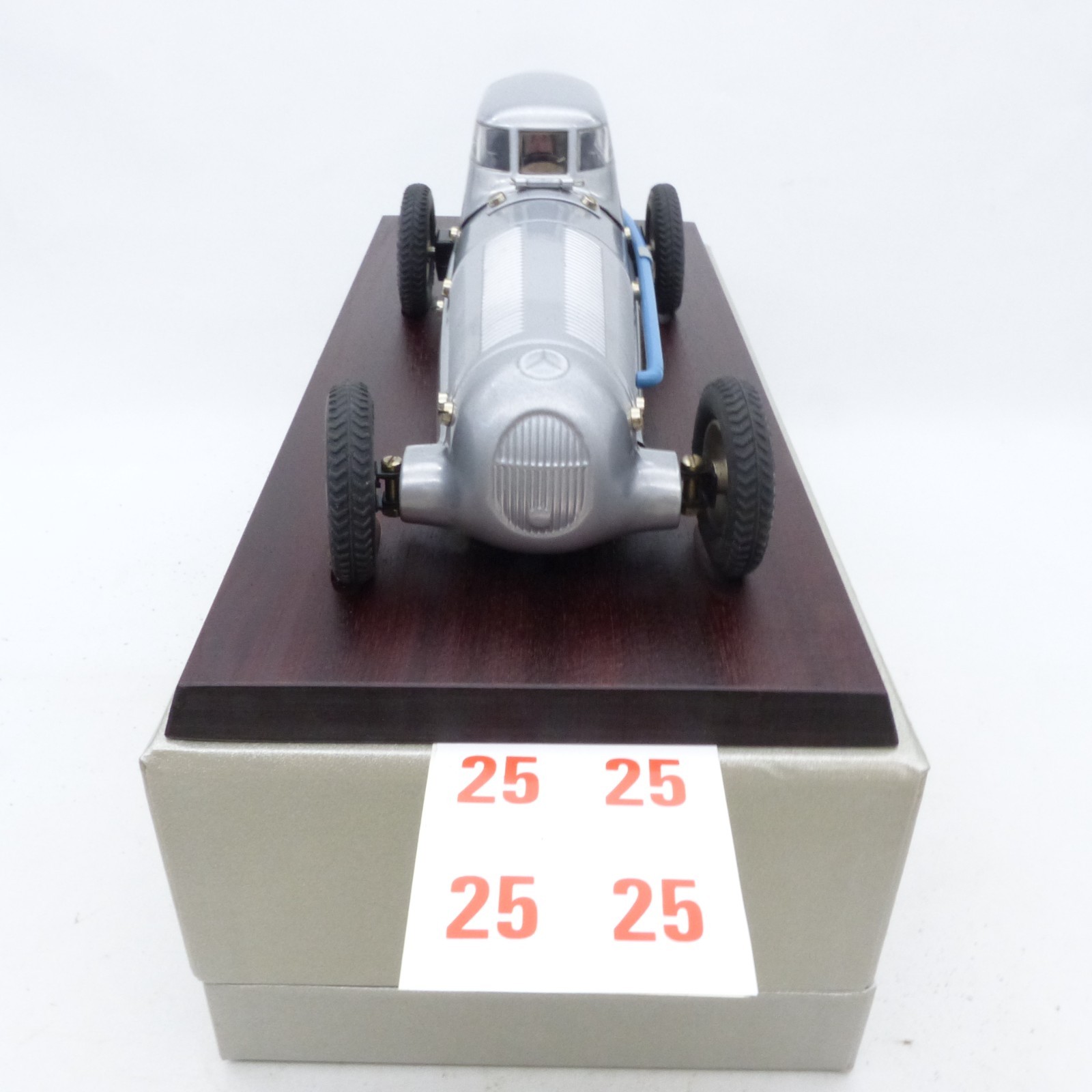 Märklin 1:16 1096 Mercedes-Benz W25 Rennwagen Silberpfeil in OVP EX8282