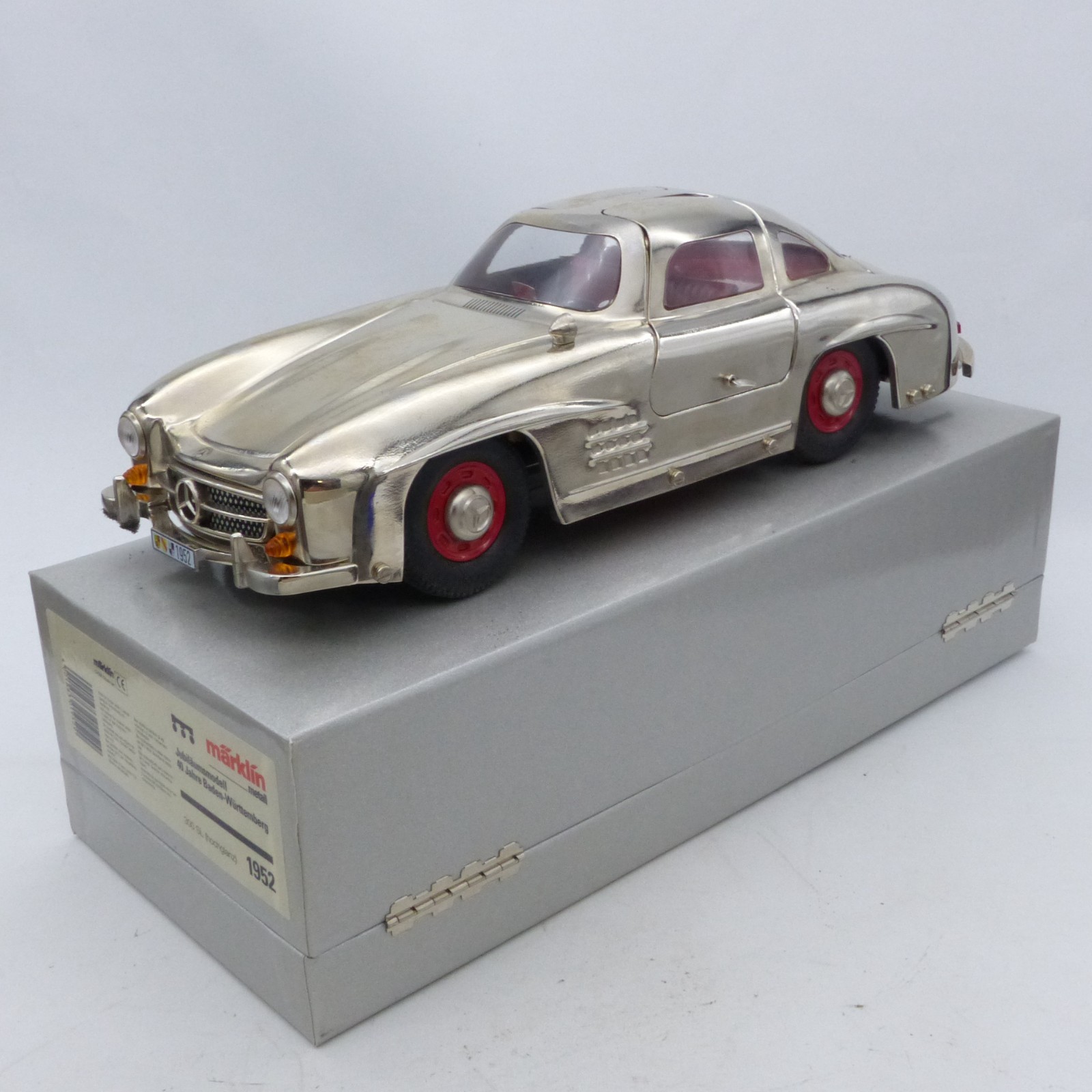 Märklin 1:16 1952 Mercedes-Benz 300 SL hochglanz in OVP EX8284 – Bild 3