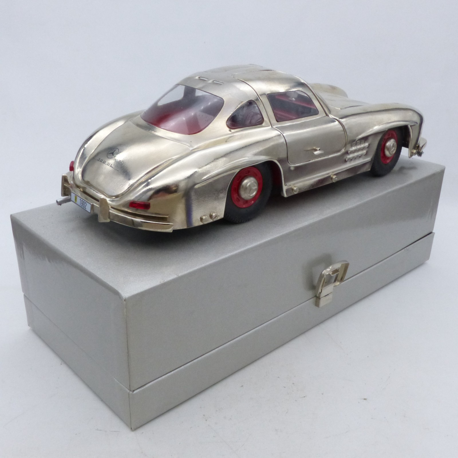 Märklin 1:16 1952 Mercedes-Benz 300 SL hochglanz in OVP EX8284 – Bild 6