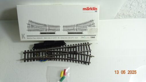 Märklin H0 2263K-Gleis Elekt. Weiche rechts 1St. siehe Foto in OVP CK8177