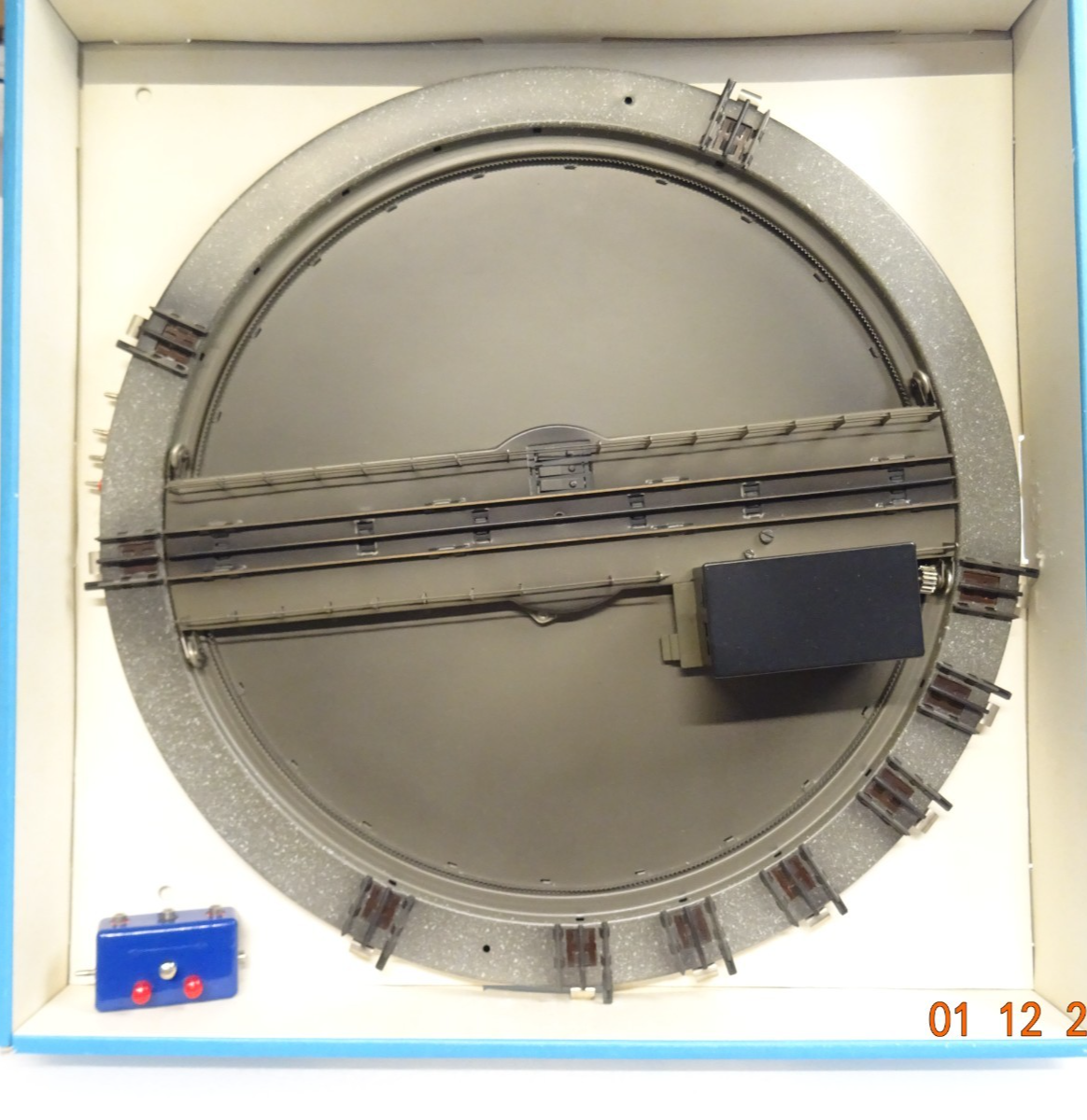 Märklin H0 7186 M-Gleis elektrische Drehscheibe mit Schaltpult in OVP JL4788 – Bild 3