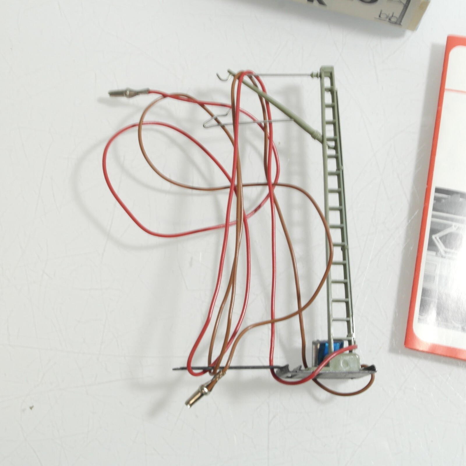 Märklin H0 7510 K Oberleitungs-Anschlussmast in OVP RG8942 – Bild 3